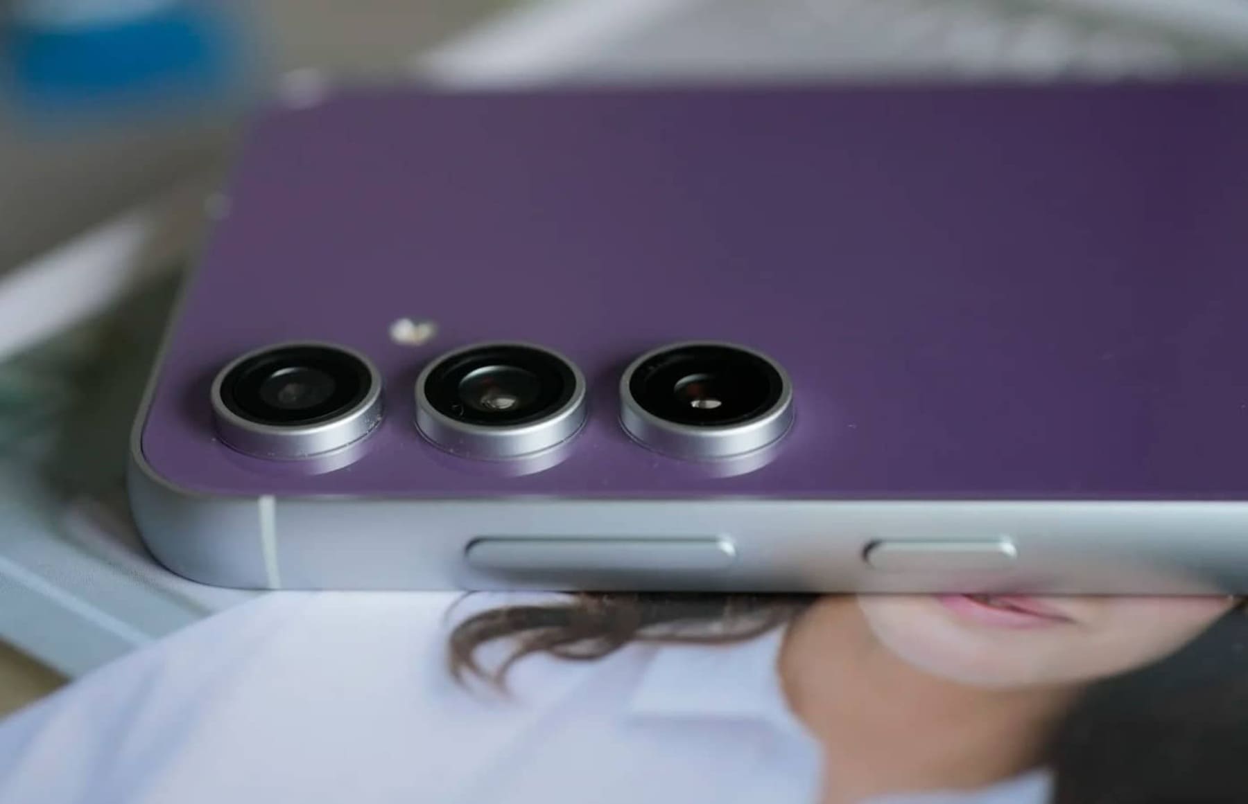 Стали відомі нові подробиці щодо впровадження штучного інтелекту у Samsung Galaxy S25