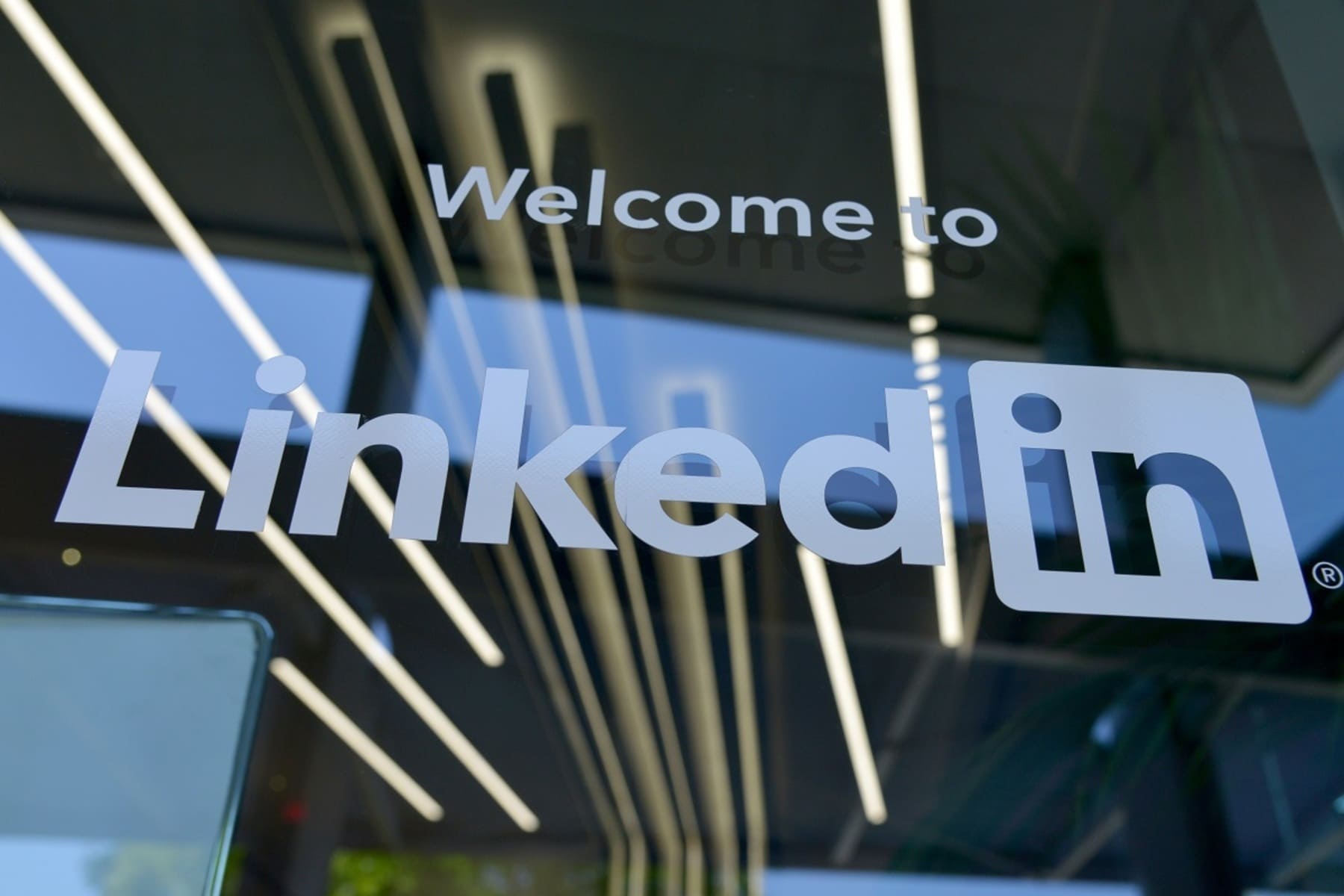 LinkedIn проводить експерименти з генерації контенту за допомогою штучного інтелекту