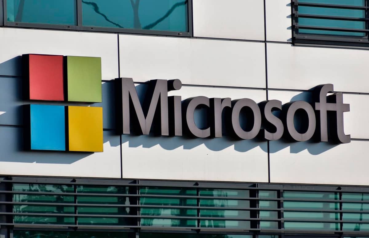 Microsoft випустила нову мовну модель штучного інтелекту, оптимізовану для мобільних пристроїв