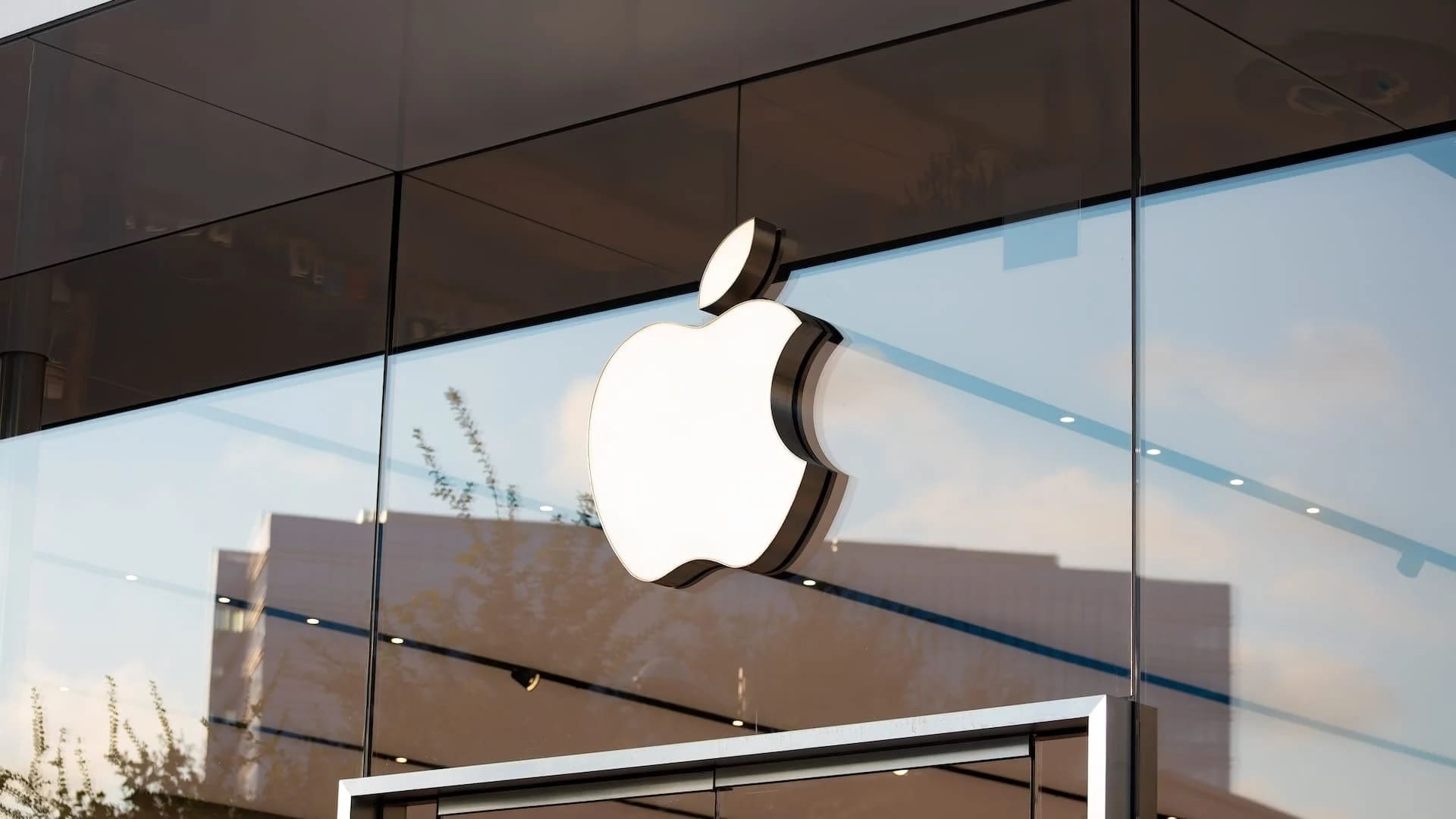Apple анонсує значне оновлення Safari: новий ШІ-інструмент і покращення у блокуванні контенту