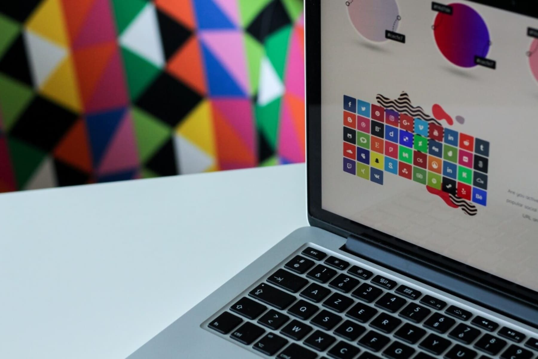 Microsoft випустила додаток Designer для iOS та Android, що став конкурентом Canva завдяки штучному інтелекту