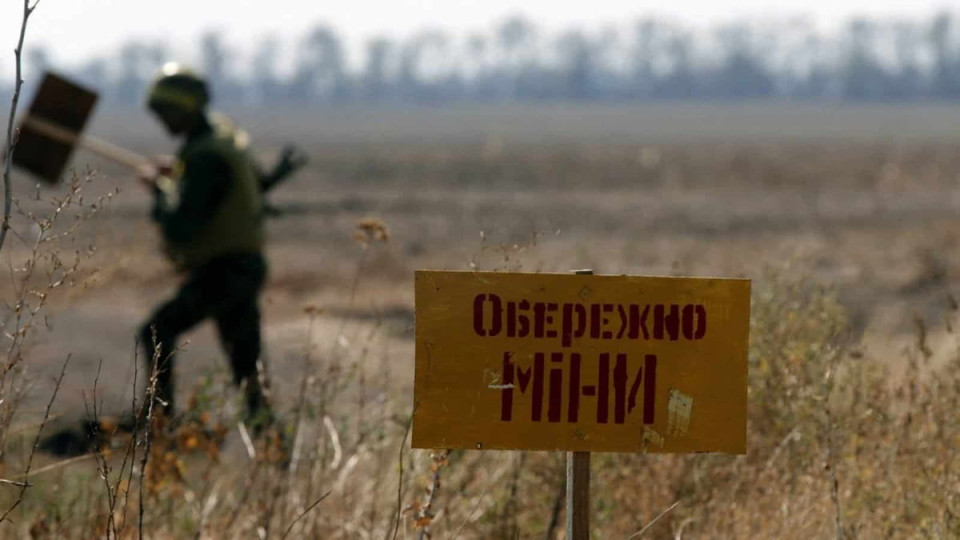 Україна тестуватиме ШІ для розмінування на спеціальному полігоні. Фото: Google.