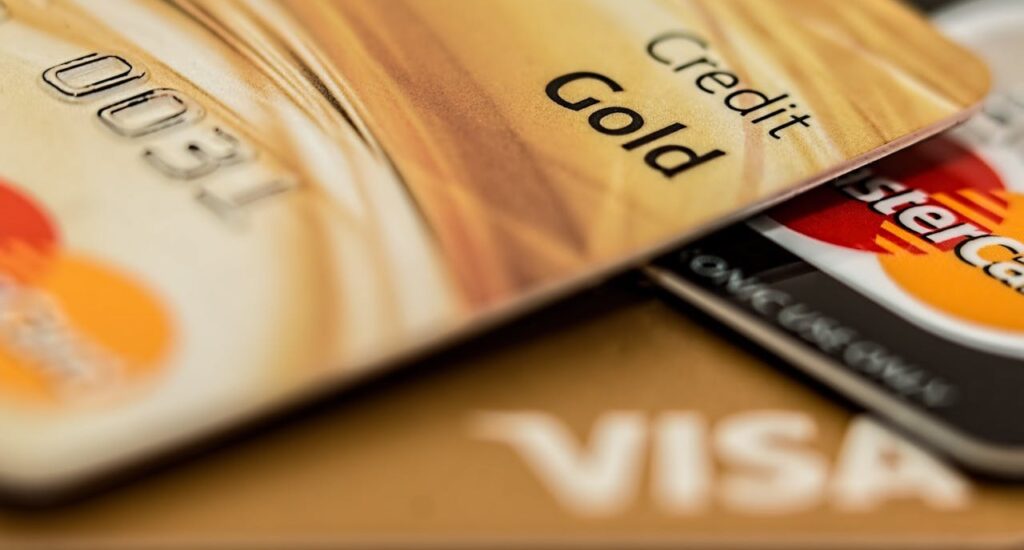 Платіжні карти гігантів VISA та Mastercard
