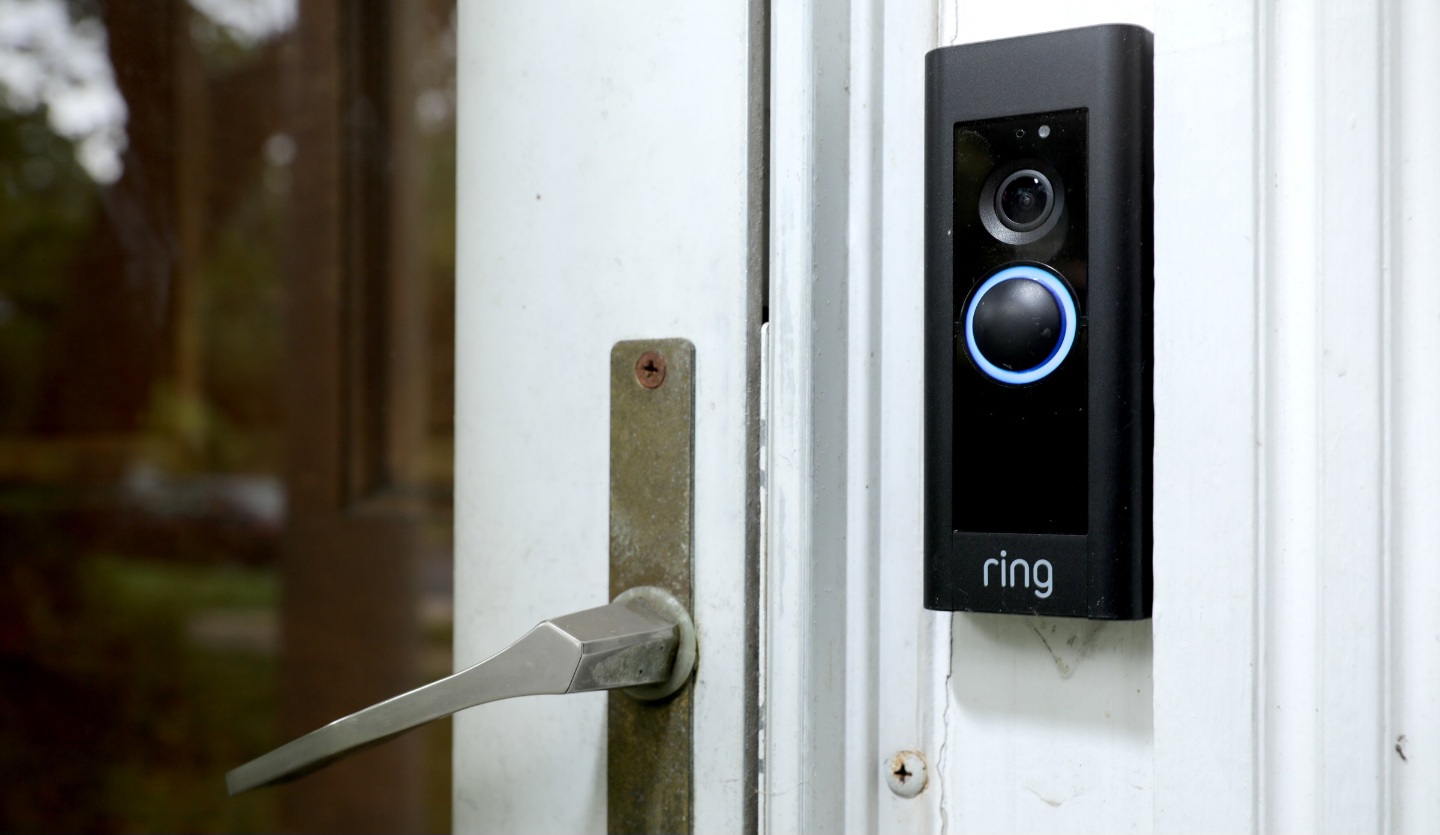 Дверний замок від Amazon - Ring