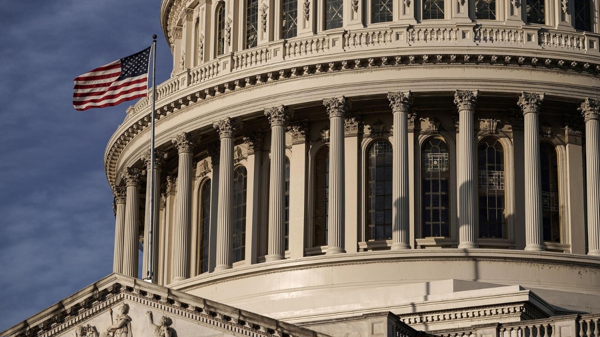 Сенат США та прапор Сполучених Штатів Америки